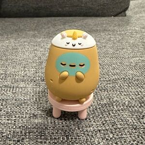 smoko friends bathroom blind box - tayto face mask